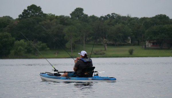 Meilleurs kayaks de pêche : guides et sélections incontournables